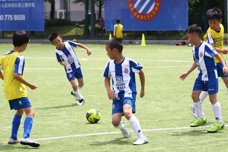 中国少年足球vs西班牙少年足球
