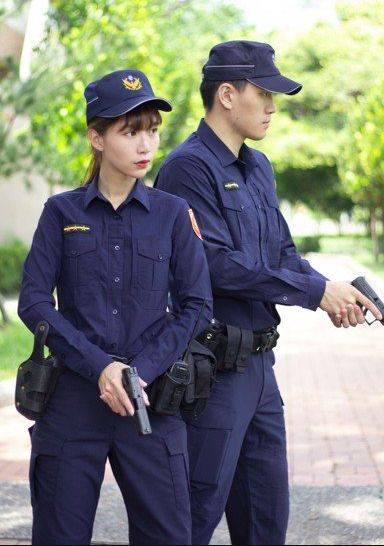 中国警服vs外国警服的相关图片
