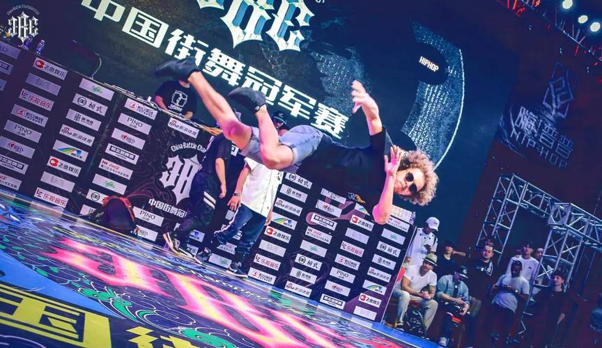 街舞国外vs中国的比赛的相关图片